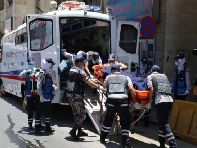 وفاة طفلين واصابة 3 اشخاص بتصادم مركبتين في عمان