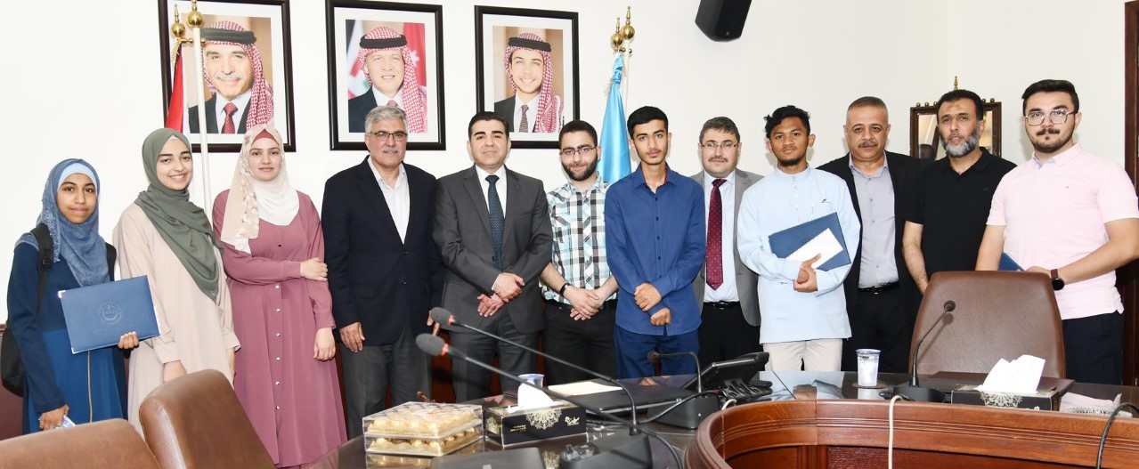 تكريم الفائزين بمسابقة حفظ القرآن في جامعة العلوم والتكنولوجيا الاردنية
