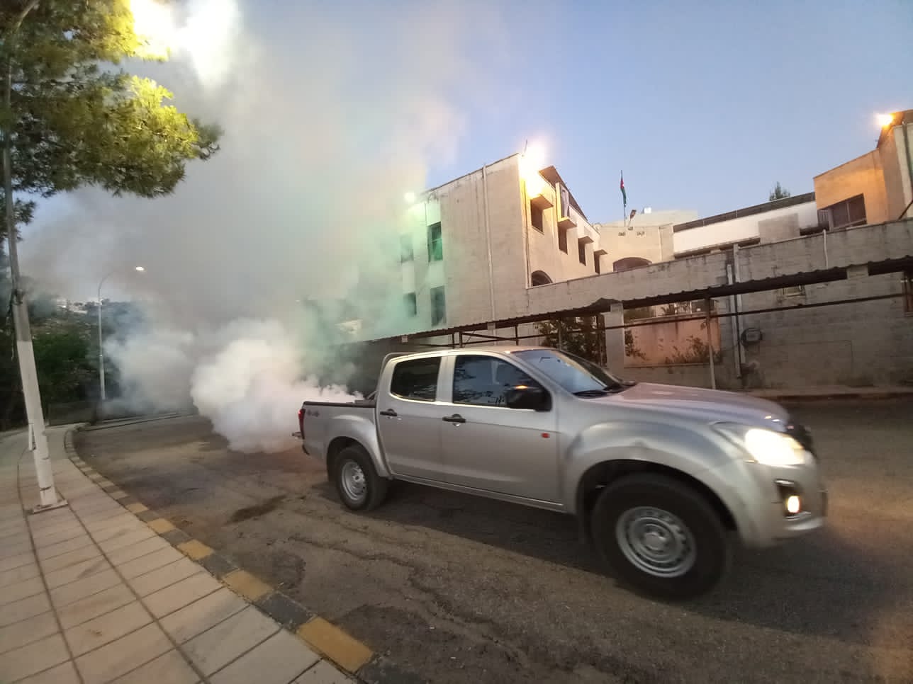 بلدية عجلون تنفذ حملات لمكافحة الحشرات والقوارض ..صور